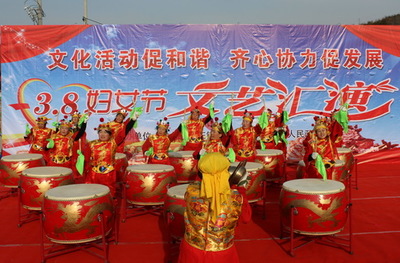 牟平區(qū)王格莊舉辦“三八”國際婦女節(jié)文藝匯演，盡展新時(shí)代女性風(fēng)采