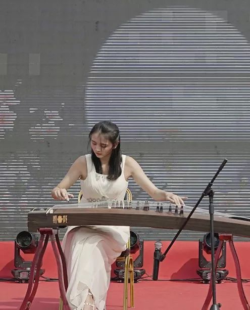 樂滿中秋經(jīng)典音樂會(huì)暨新都名優(yōu)產(chǎn)品展 雙節(jié)同慶，文旅融合奏響蓉城新篇章